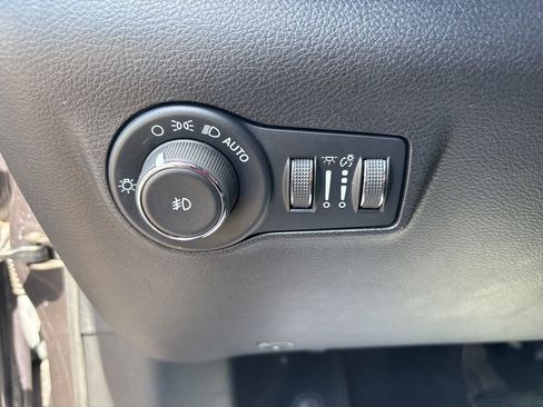 Used 2022 Jeep Compass Latitude w/ Sun and Sound Group AWD/4WD image 27
