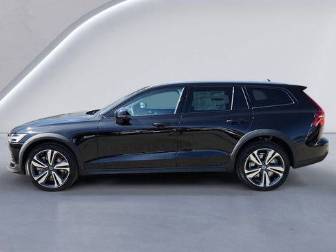 New 2026 Volvo V60 B5 Cross Country Plus w/ Protection Package Premier AWD/4WD image 6