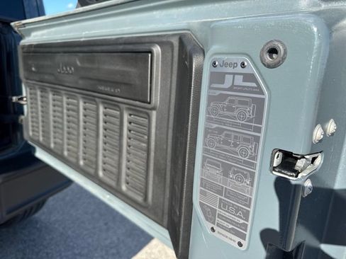 Used 2025 Jeep Wrangler Unlimited Sahara AWD/4WD image 51