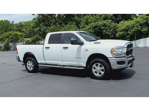 Used 2024 RAM 2500 Big Horn AWD/4WD image 2
