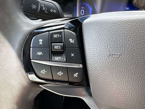 Used 2023 Ford Explorer Platinum w/ Technology Package AWD/4WD image 18