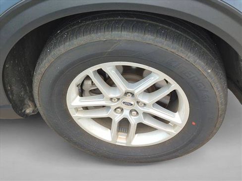 Used 2025 Ford Explorer Active AWD/4WD image 8