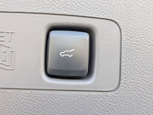 Certified 2024 Lincoln Corsair FWD w/ Equipment Group 101A image 16