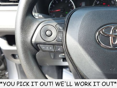 Used 2022 Toyota RAV4 LE FWD image 16