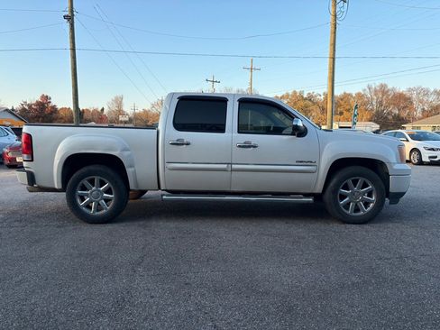 Used 2011 GMC Sierra 1500 Denali image 5