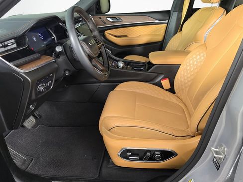 Used 2023 Jeep Grand Cherokee Summit w/ Rear Seat Video Group I AWD/4WD image 16