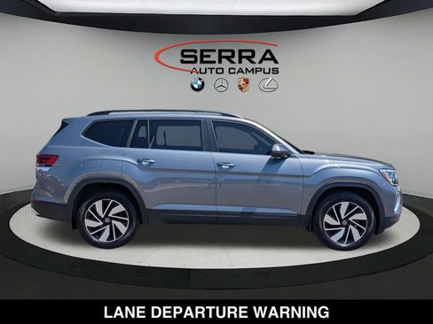 Used 2025 Volkswagen Atlas SE AWD/4WD image 14