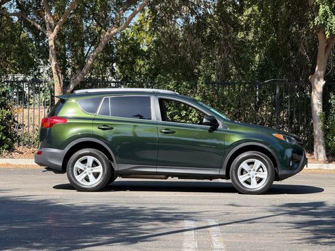 Used 2013 Toyota RAV4 XLE FWD image 2