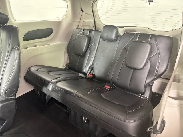 Used 2024 Chrysler Pacifica Touring-L FWD image 22