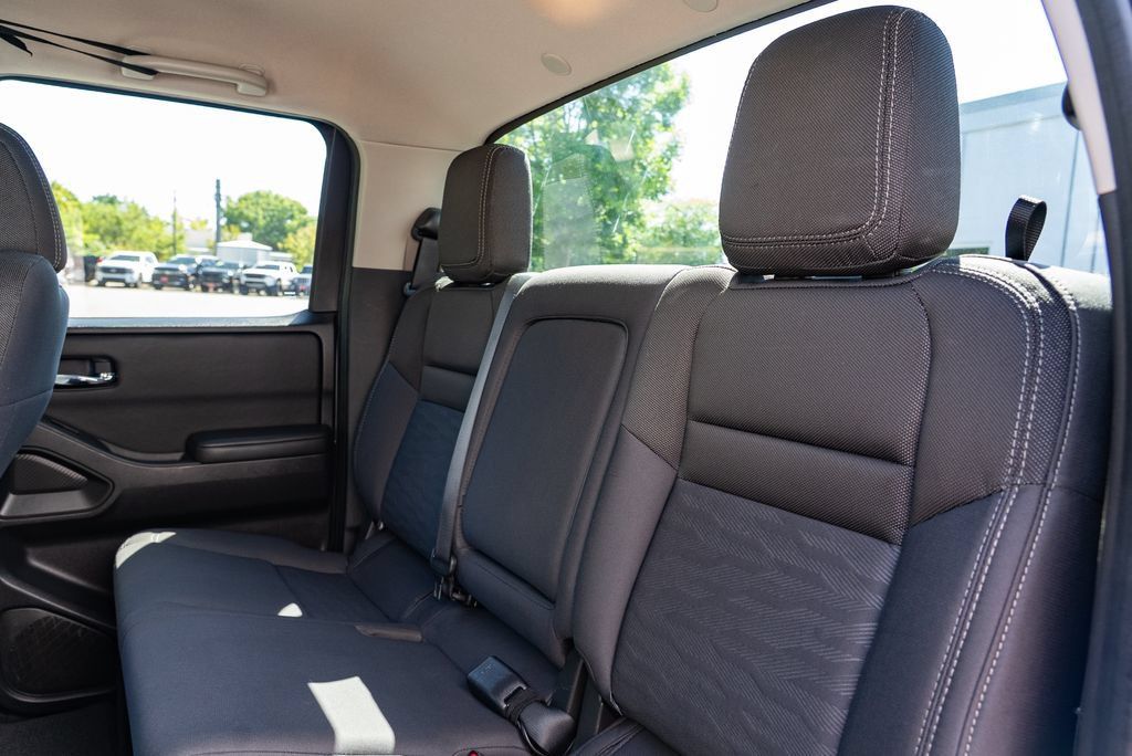 Used 2023 Nissan Frontier SV AWD/4WD image 25