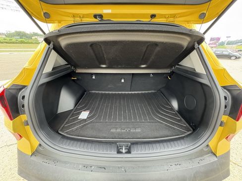 Used 2023 Kia Seltos SX w/ SX Sunroof Package image 19