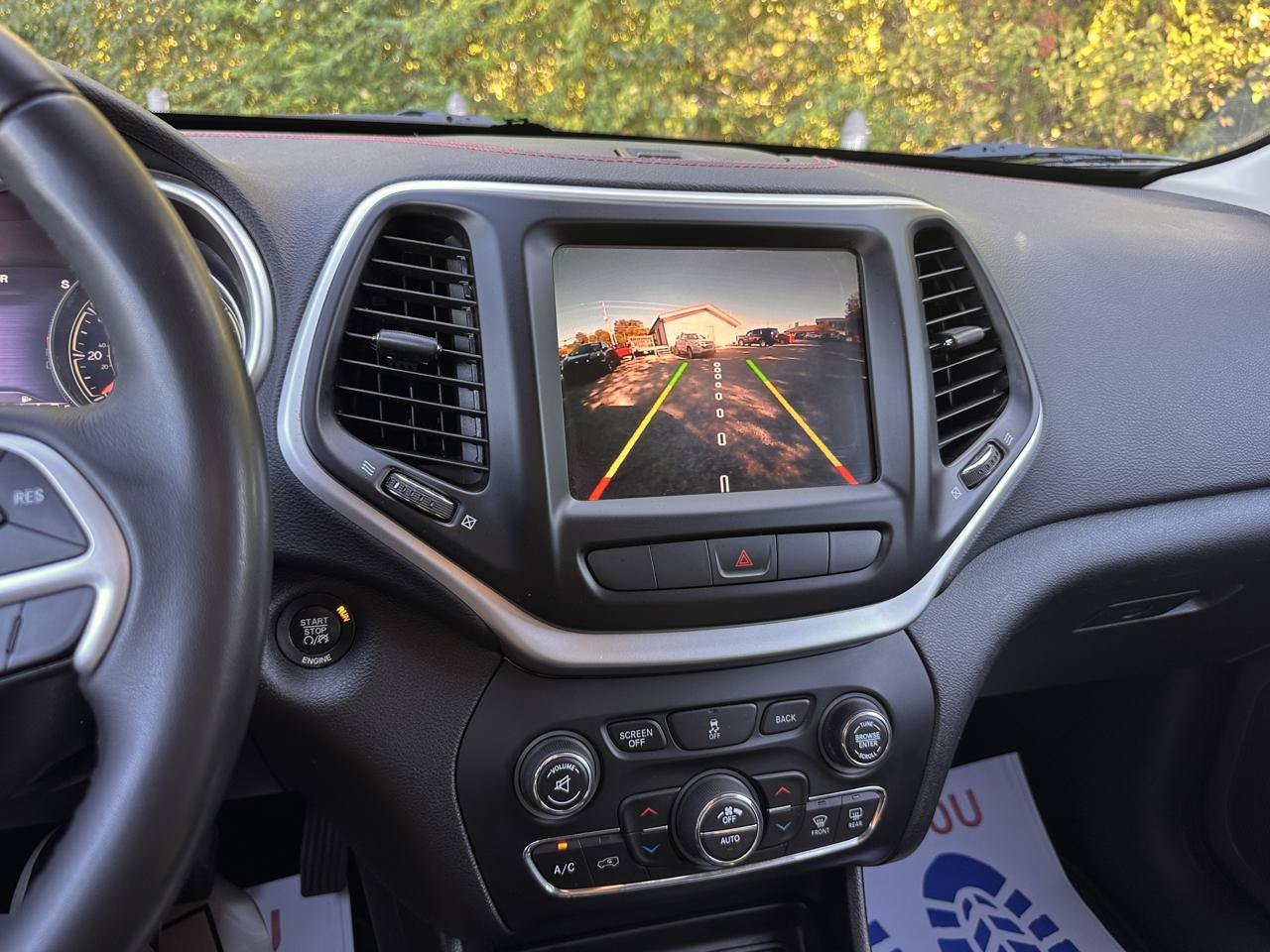 Used 2014 Jeep Cherokee Trailhawk w/ Comfort/Convenience Group AWD/4WD image 10