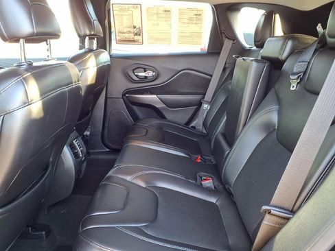 Used 2019 Jeep Cherokee Latitude Plus image 11