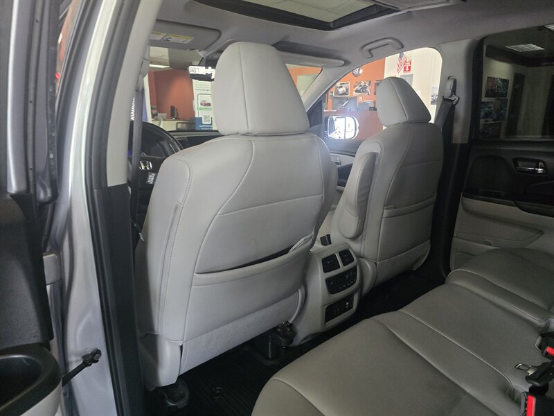 Used 2019 Honda Pilot Touring image 11