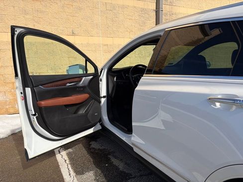 Used 2020 Cadillac XT5 Premium Luxury image 7