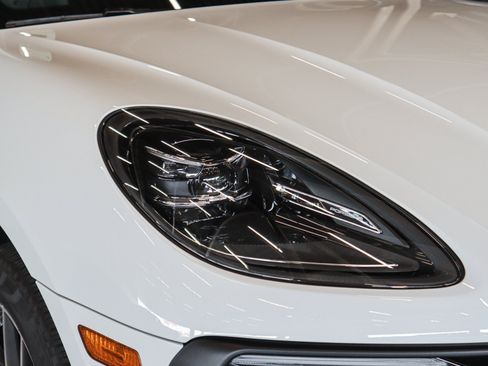 Certified 2026 Porsche Macan AWD/4WD image 30