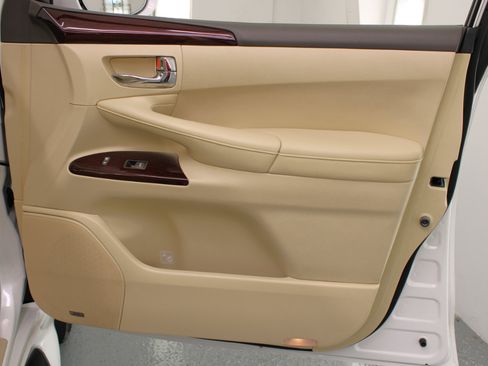 Used 2014 Lexus LX 570 4WD image 49