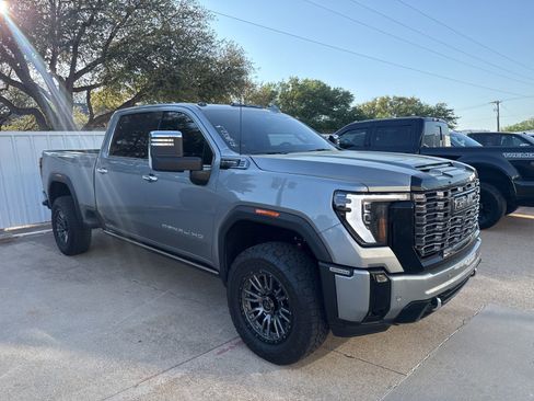 Used 2026 GMC Sierra 2500 Denali Ultimate image 3