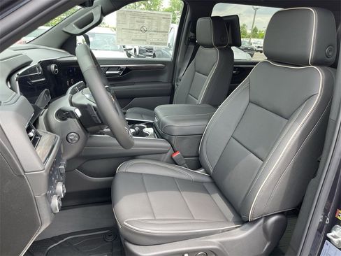 New 2025 Chevrolet Suburban Premier image 11