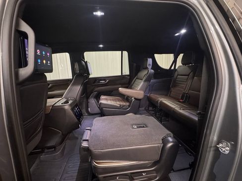 Used 2025 GMC Yukon XL Denali Ultimate AWD/4WD image 47