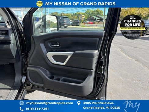 Used 2024 Nissan Titan SV w/ SV Convenience Package image 14