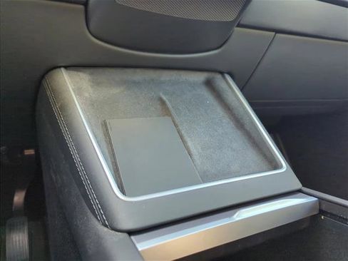 Used 2026 Tesla Model Y 2WD image 18