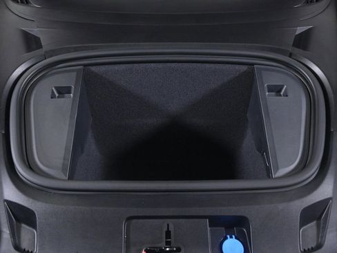 Certified 2022 Porsche Taycan 4 Cross Turismo image 27