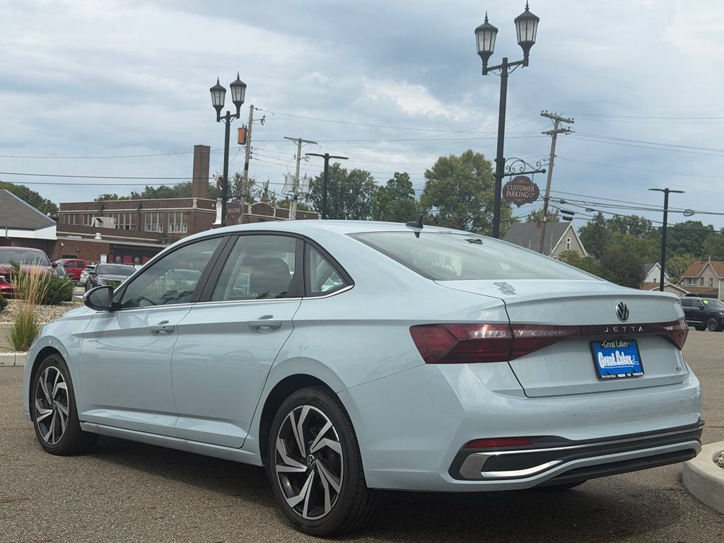 Used 2026 Volkswagen Jetta SEL FWD image 3