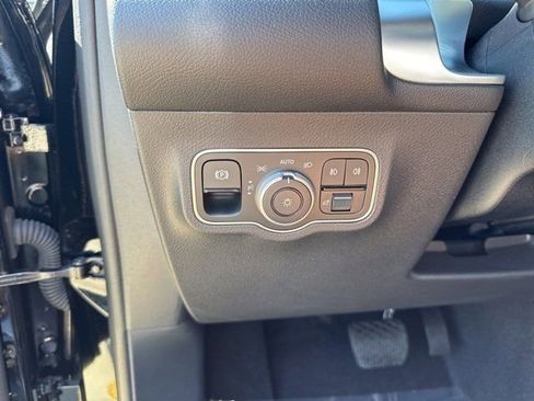 New 2025 Mercedes-Benz GLB 250 image 22