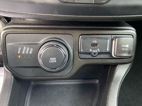 Certified 2023 Jeep Renegade Latitude w/ Premium Group AWD/4WD image 14