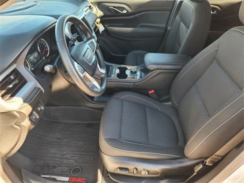 Used 2023 GMC Acadia SLE w/ Driver Convenience Package image 13