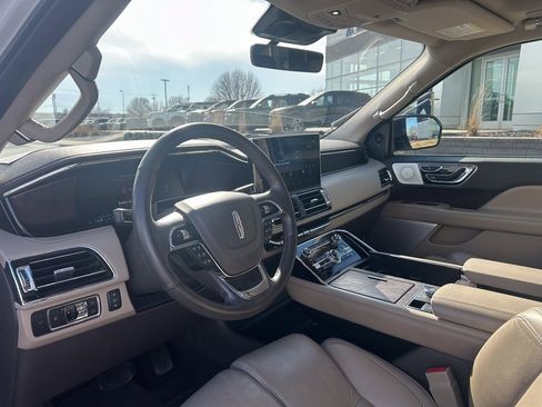 Used 2023 Lincoln Navigator Reserve image 7