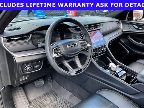 Used 2025 Jeep Grand Cherokee Overland w/ Advanced Protech Group III AWD/4WD image 11