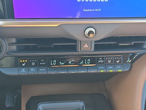 Used 2025 Toyota Crown Signia w/ Advanced Technology Package image 22