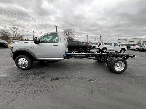 New 2026 RAM 5500 4x4 Regular Cab image 9