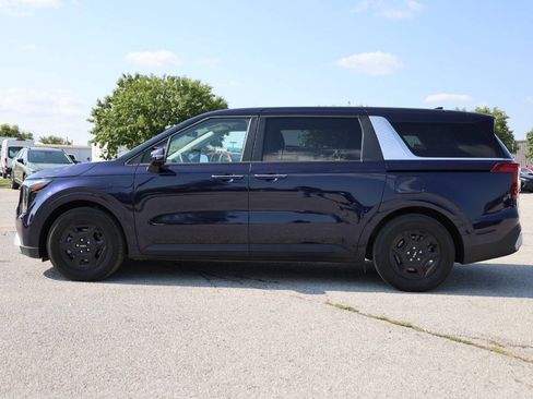 Used 2026 Kia Carnival FWD image 8