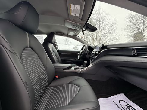 Used 2022 Toyota Camry SE image 38