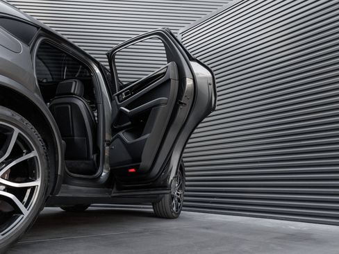 Certified 2022 Porsche Cayenne Coupe AWD/4WD image 30