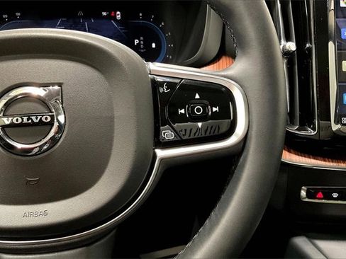 Certified 2023 Volvo XC60 B5 Plus image 19