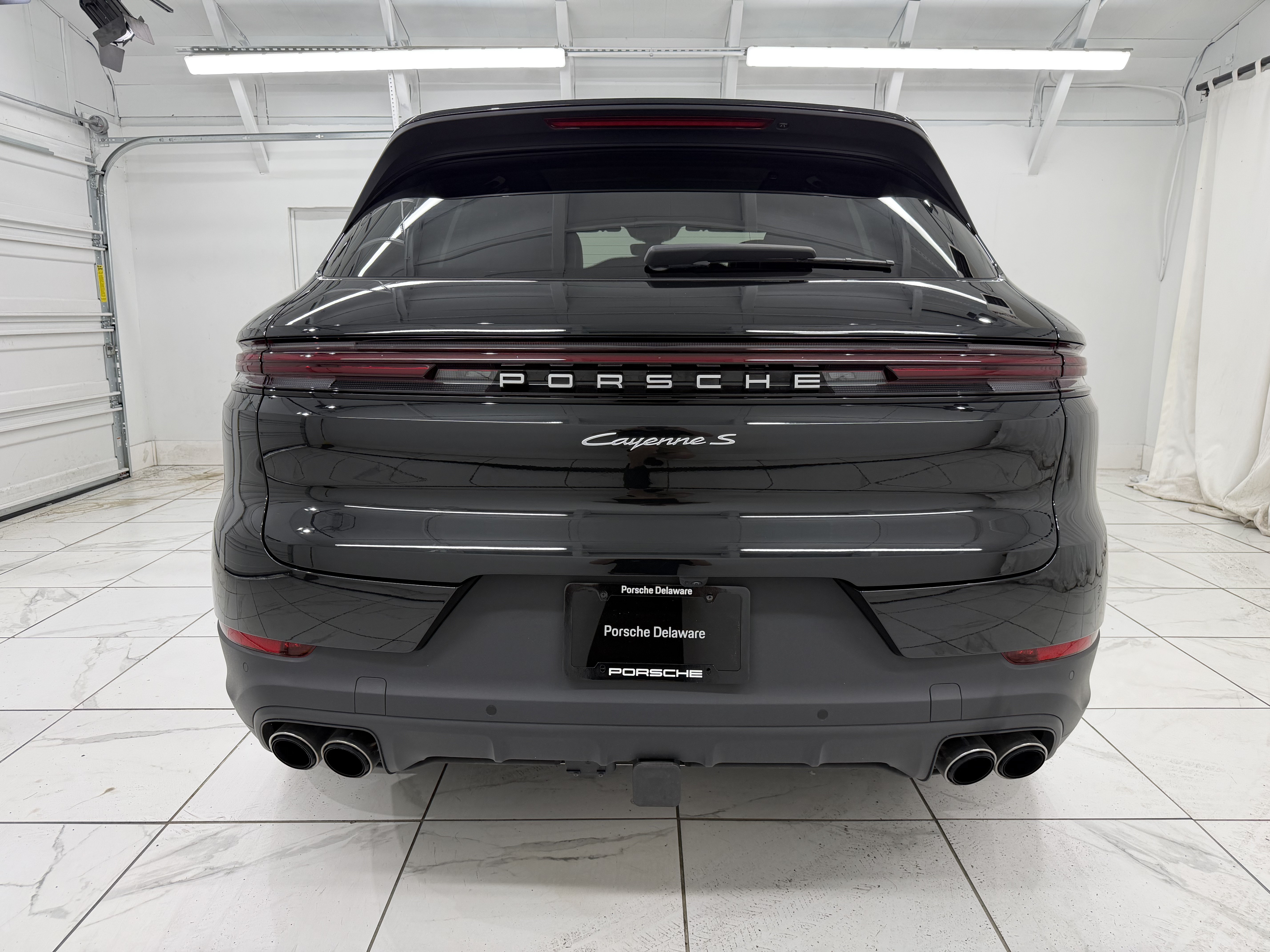 Used 2025 Porsche Cayenne S AWD/4WD image 13