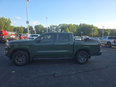Used 2024 Nissan Frontier SV w/ SV Convenience Package AWD/4WD image 5