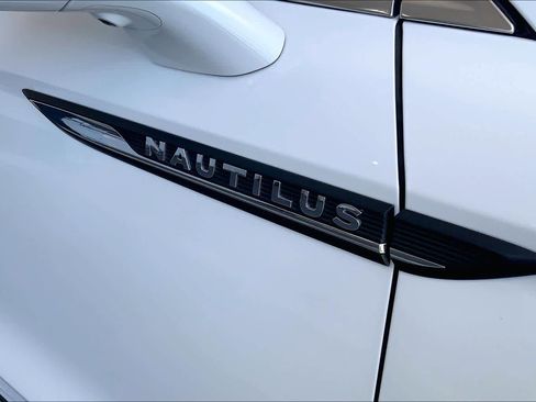 Used 2020 Lincoln Nautilus Reserve w/ Equipment Group 201A image 32