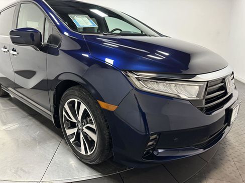 Certified 2024 Honda Odyssey Touring image 3