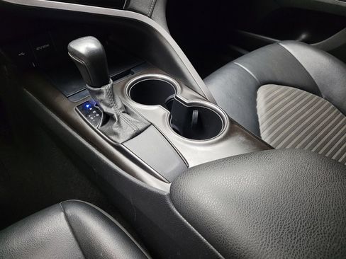 Used 2021 Toyota Camry SE image 26