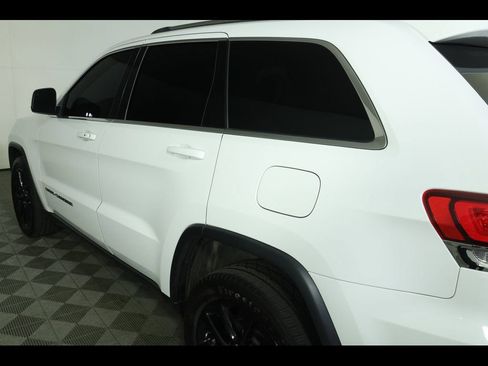 Used 2021 Jeep Grand Cherokee Laredo AWD/4WD image 16