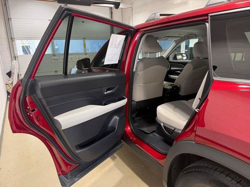 Certified 2025 Toyota Grand Highlander AWD image 15
