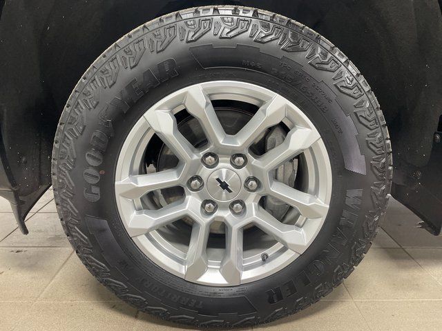 Used 2023 Chevrolet Silverado 1500 RST w/ Z71 Off-Road Package AWD/4WD image 7