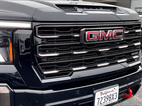 Used 2024 GMC Sierra 2500 AT4X image 32