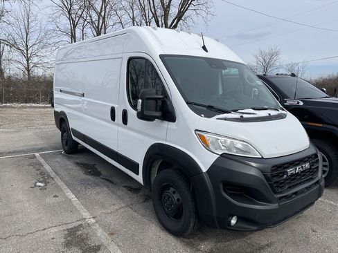 Used 2023 RAM ProMaster 2500 w/ Driver Convenience Group FWD image 2