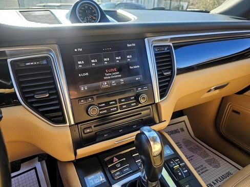 Used 2018 Porsche Macan image 22